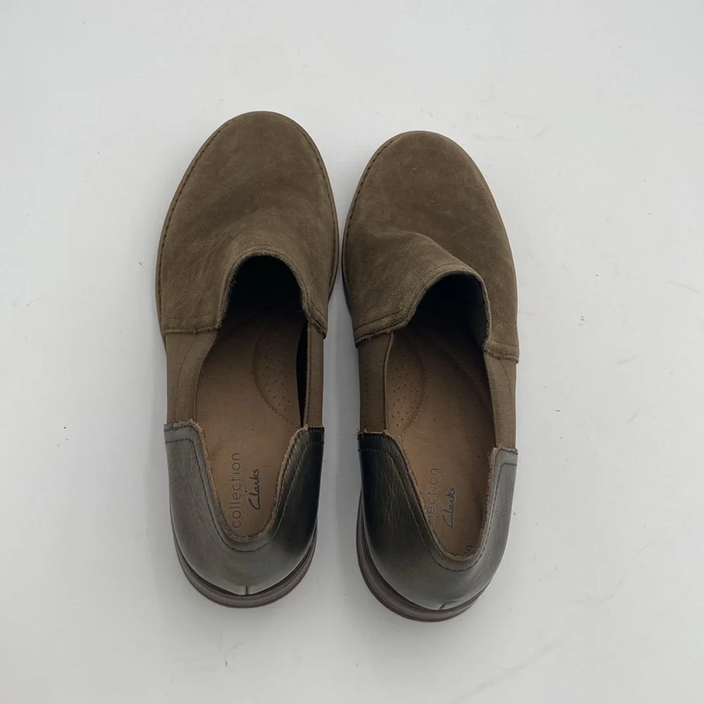 Clarks ankle booties women 9 olive green Suede Loafers slip on casual office Y2K